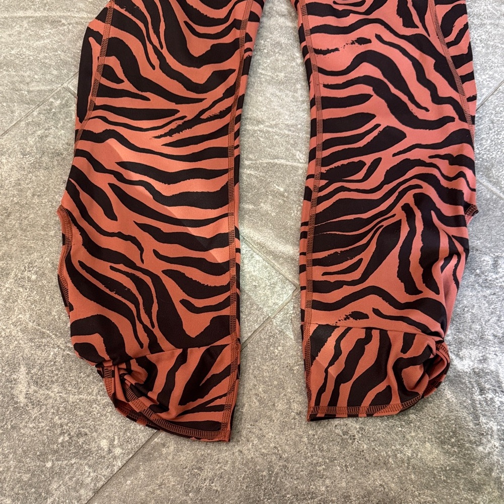 Fabletics Zebra Print Sports Bra and leggings Set - Black and Brown - Picture 5 of 6